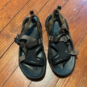 Women’s Nike hiking sandals size 8